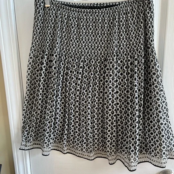 Max Studio Black and White Geometric Midi Skirt - Picture 2 of 3